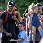 베컴네 다섯 가족 디즈니랜드에 <b>놀러</b> 갔음ㅎㅎ