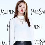 빨간 립스틱 때문에 더 돋보이는 허가윤의 하얀 <b>치아</b>..ㅎㅎ
