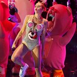 노출로 <b>동심</b> 파괴한 원조 초통령 마일리 사이러스