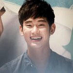 <b>청량</b>해 보이는 최근 김수현 직찍