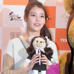 <b>곰</b>인형 좋아하는듯한 아이<b>돌</b>들