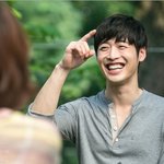 원조 살인미소 김재원, 비하인드 컷속 눈웃음 장난아니네~