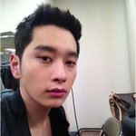 넓은 <b>이마</b> 자랑하는 男아이돌