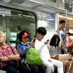 전철탓는데 중딩얼짱김경식님 발견ㄷㄷ <b>직캠</b>