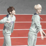 [EXO] ㅂㅐ큥ㅇㅏ ㄷㅔ후ㄴㅣ그만때려