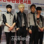 [비스트] [기사] [포토] 그룹 비스트, 왜이리 얌전한 <b>포즈</b>?