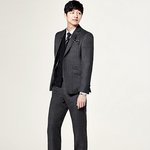 가을 화보 찍으니 <b>인물</b> 확 사는 공유