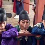 변신술의 대가! 부산 상남자 유아인!
