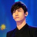 <b>도도</b> 시크한 느낌의 아이돌 막내들