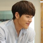 [김우빈] 앞머리에 따라 인상이 확 달라보이는 김우빈
