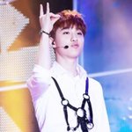 [EXO] 디오 좋아하지만 실제로 옆에 <b>서면</b>..