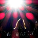 지난 한 해 동안 1400억원을 벌어들인 유명인사