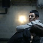 유아인 생애 최초 액션 도전! <b>영하</b> 30도 속 깡있는 액션스틸 공개...