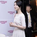 <b>설리</b> 최근... 머리를 하나로 묶었을 뿐인데......