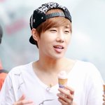<b>모자</b> 돌려쓴 귀여운 男아이돌