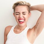 혀가... 너무 하얀... <b>마일리</b> 사이러스;;;;