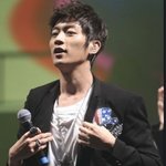 <b>무대</b>위 남성미 넘치는 <b>아이돌</b> 멤버