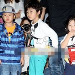 영화 보기 전에 팝콘 다 먹을 기세인 성동일 둘째딸 <b>성빈</b>ㅋㅋ