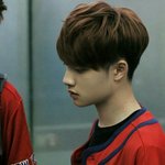 [EXO] 디오어깨가지고계속뭐라하는데