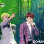 [exo] 겨,<b>경수</b>오빠 여기서는 웃어도 되는데..