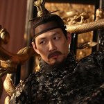 사극마저 <b>소화</b>하는 이정재