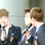 [EXO] 민석아 비글들 <b>사이</b>에서 나와..