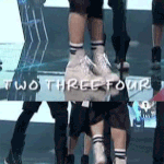 [EXO] 넌 왜 계단위에 있니 백현아?.<b>gif</b>