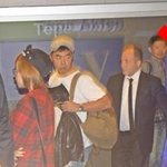 [공항패션] <b>범접</b>할 수 없는 아우라 뿜는 에일리 공항 직찍 포착...