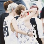 [exo] <b>민석</b>이허리 손두른사람 누구?