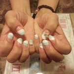 셀프<b>네일</b> 조심스럽게 올려보아요.