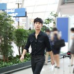 [김수현] <b>인천</b>공항에 나타난 김수현 공항패션 고화질