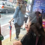 [무개념] 버스정류장 무개념 아줌마