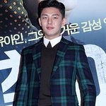 오늘따라 되게 <b>바비</b> 남친 인형 같은 유아인ㅋㅋㅋㅋㅋ