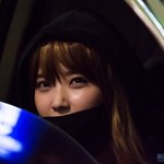 금발에 앞머리까지 내니 게임 <b>캐릭터</b> 같은 아이유
