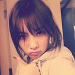 <b>엄지</b>들고 만족한 아이돌 셀카