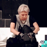 [빅뱅] 신발끈 묶는 이태원 꼬마<b>신사</b> 권지용