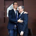 호날두... 요즘 <b>체인</b> 패션에 푹 빠진 듯....