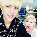 <b>대기실</b>에서 셀카 찍으면서 노는 아이돌