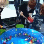 [EXO] 디<b>오전</b>여친이니 현수막이니