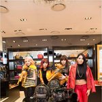 백화점에서 본 <b>2ne1</b>, 너무 화려해서 뮤비찍는줄