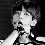 [EXO] <b>입술</b> 훑는 백혀니..