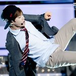 [EXO] 김준면 <b>허리</b> 껴안고싶은 짤