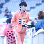 [EXO] 아육대 타오 하루<b>종일</b> 저러고 돌아다님