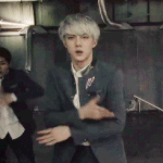 [EXO] 으르렁<b>때</b>입덕하고 젤<b>눈</b>에띄던애