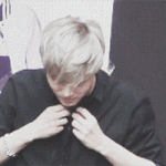 [EXO] 김종인 셔츠 단추 <b>푸르</b>는 짤;;;