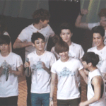 [EXO] 뒤에서 신난 <b>장신</b> 둘