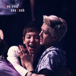 [EXO] 세훈아 형이 <b>안아</b>주는데 그런표정짓는거 아니야