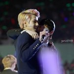 [EXO] 오세훈 볼에 뽀뽀하는 김준면ㅋㅋㅋㅋㅋ