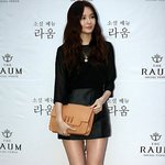 앞머리 없애고 정 가르마 탄 강민경