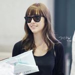 아이돌의 공항 <b>필수</b> 아이템 선글라스.jpg